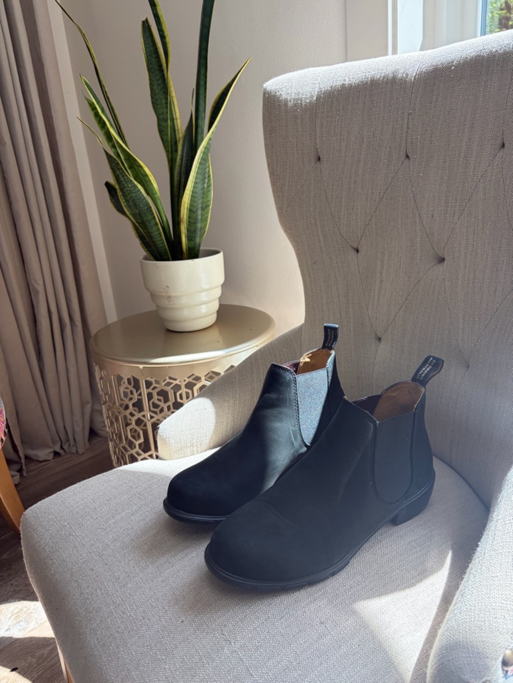 Blundstone 1977
Women’s Ankle Boot 
Black Nubuck